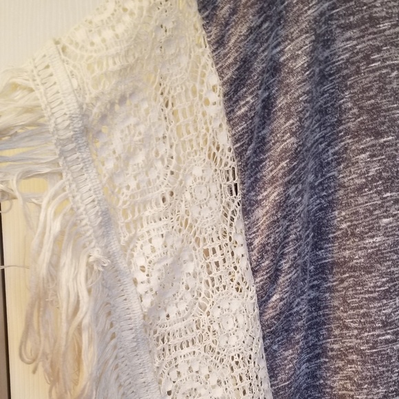 Hollister Size XS/Small Oversized Lace & Fringe Top - Picture 4 of 4